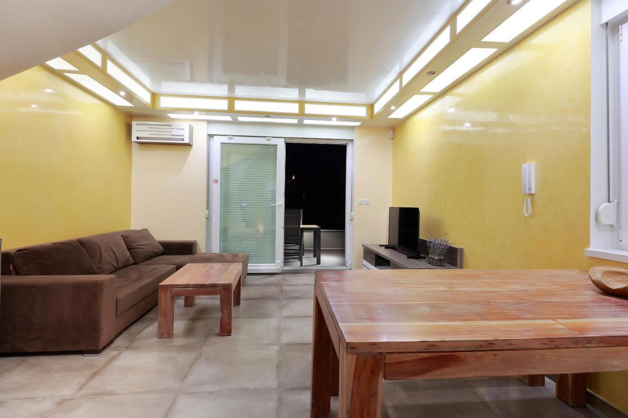 Villa Mainz ノヴァリャ エクステリア 写真