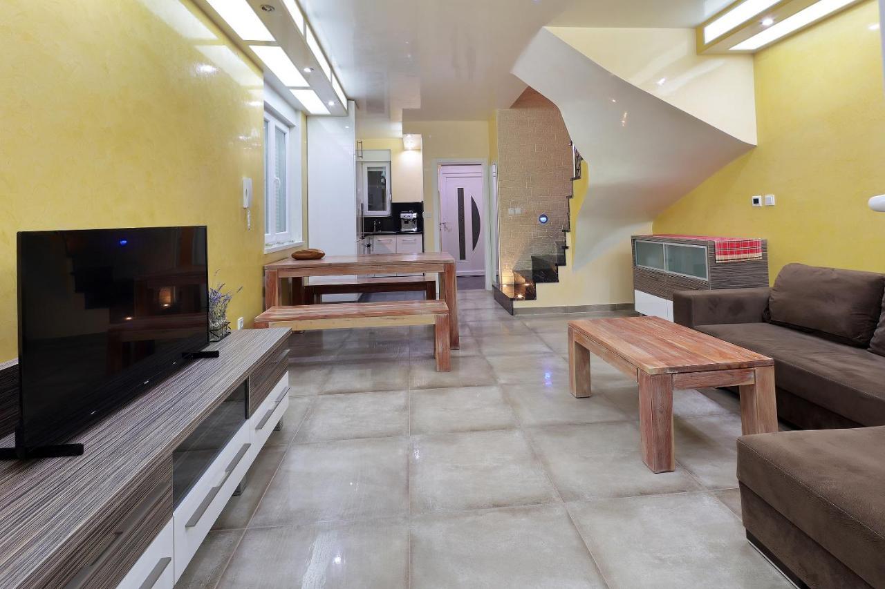 Villa Mainz ノヴァリャ エクステリア 写真